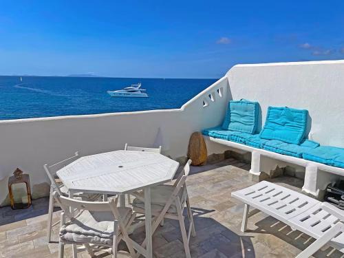 Castelsardo Historic Centre Apartment | Beachfront Bliss at Casa Castel: 4-Star Comfort & Views