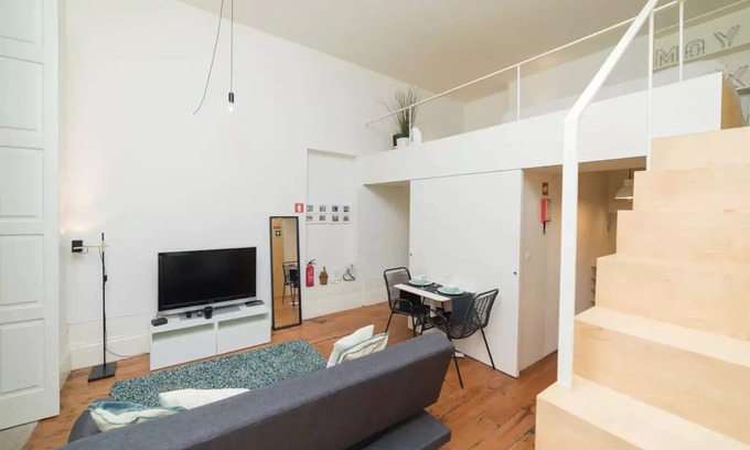 Sao Nicolau Apartment | Charming Casa Castillo Porto: Pets Welcome in Historic Center