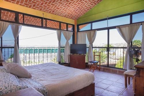 Tequesquitengo House | Unforgettable Oceanfront Stay at Casa Cayetana Teques
