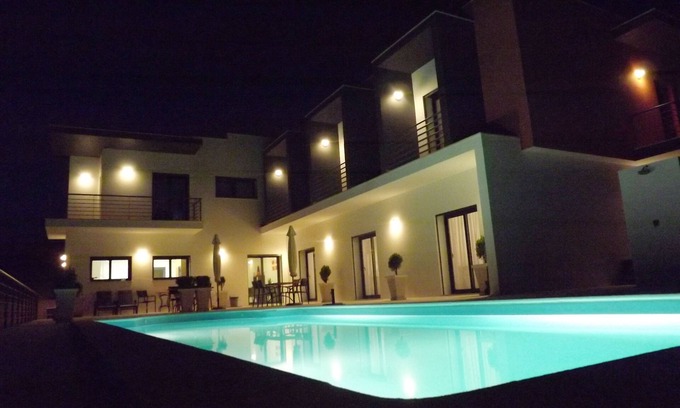Batalha House | Family-Friendly Retreat at Casa Ceedina Bed and Breakfast