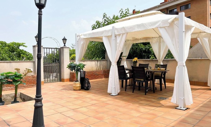 Marianao House | Convenient Stay Near Aeropuerto with Garden & Terrace