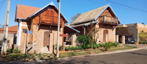 Sao Jose da Barra Ski Chalet | Pet-Friendly Casa Chalé Furnas - Rated 9.8 for Families