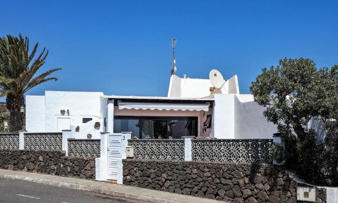 Charco del Palo Apartment | Family-Friendly Casa CHARCO 5 with Guest Rated 9.5/10