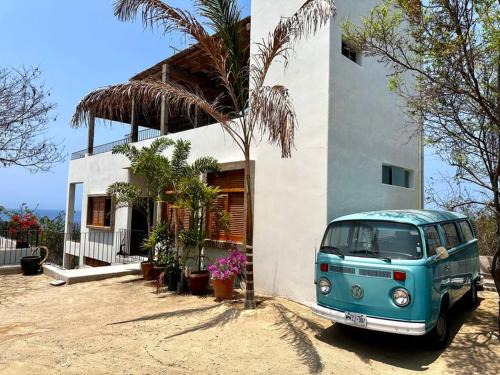 Villa de Tututepec de Melchor Ocampo Hotel | Casa Chiquilluma: Perfect Family Retreat with Pool & Pets