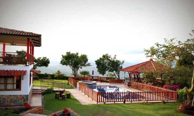 La Estrella Hotel | Pet-Friendly Casa Chute with Pool & Hot Tub Amenities