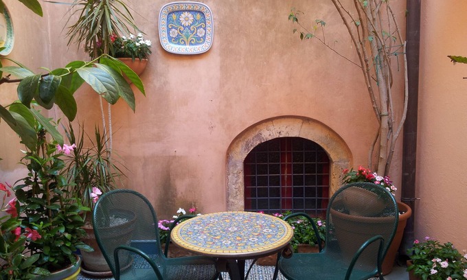 Taormina City Centre Apartment | CASA CICALA: Delightful Retreat with Balconies & Terraces