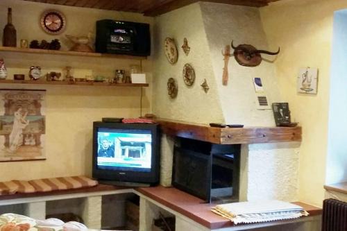 Caldes House | Discover Casa Ciclamino: Family-Friendly Retreat with Pool