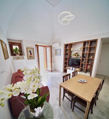 Meta House | Casa Cikko: Family-Friendly Retreat with Private Beach Access