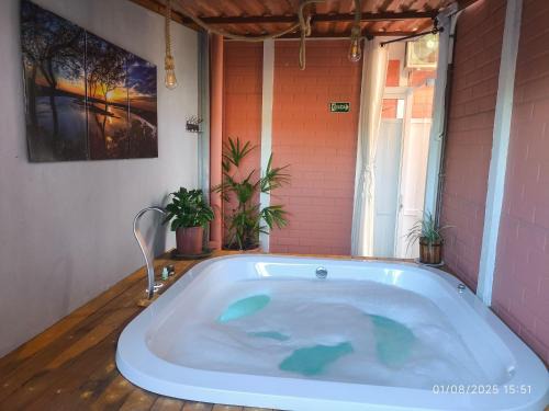 Praia da Armacao do Itapocoroi House | Family-Friendly Casa Near Beto Carrero with Top Amenities