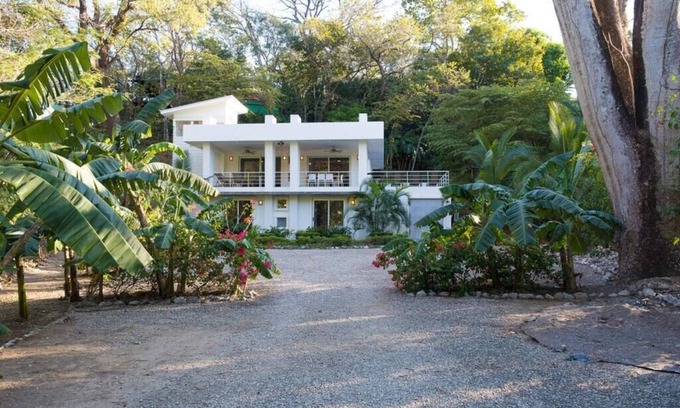 Nosara House | Inviting Jungle Beach Villa Steps from Surf and Yoga