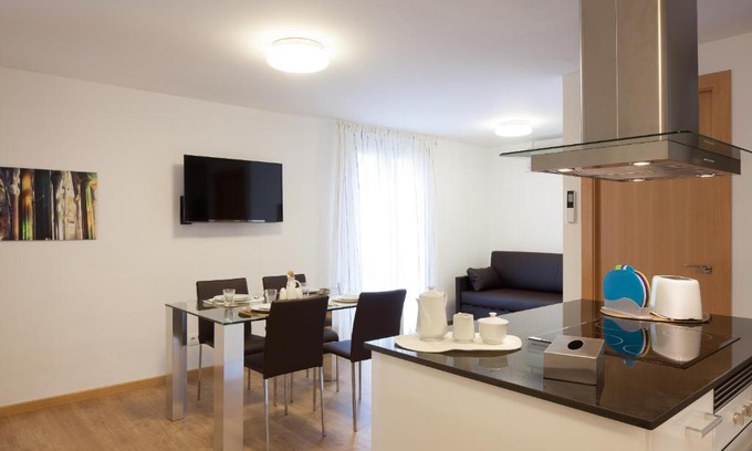 El Poble-sec Apartment | Family-Friendly Getaway at Casa Codina - Rated 8.5/10