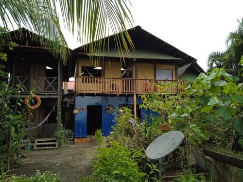 Arusi House | Casa Colibri: Oceanfront Retreat with Hot Tub & Breakfast