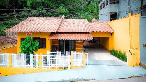 Limeira Baixa House | Pet-Friendly Casa with Festive Area in Brusque