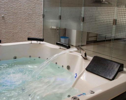 Trindade House | Cozy Retreat with Hot Tub, Rated 9.1/10 - Family Friendly
