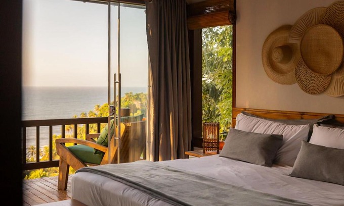 Ilheus Apartment | Relaxing Casa with 4 Suites, Pool and BBQ for Families