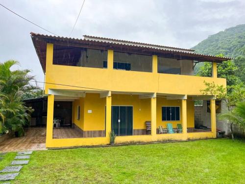 Ariro House | Relaxing Casa with Pool & Barbecue by the Creek, 4-Star