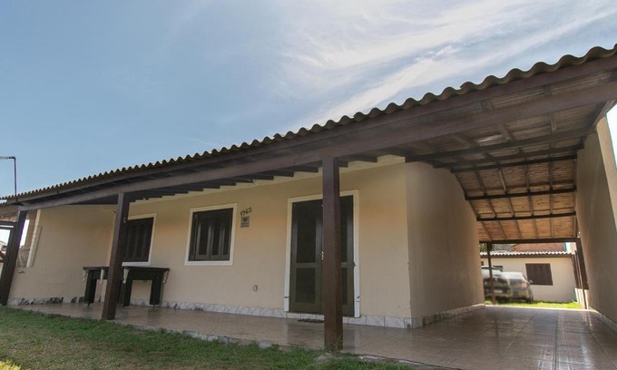 Cidreira House | Pet-Friendly Casa near Cidreira Beach for Family Getaways