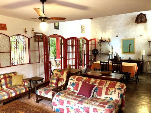 Guaeca House | Family-Friendly Retreat Just 100m from Praia de Guaeca