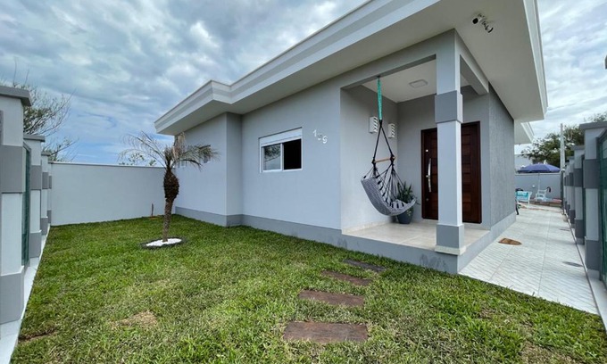 Balneario Gaivota House | Ideal Stay: Casa com piscina perto do mar e wi-fi