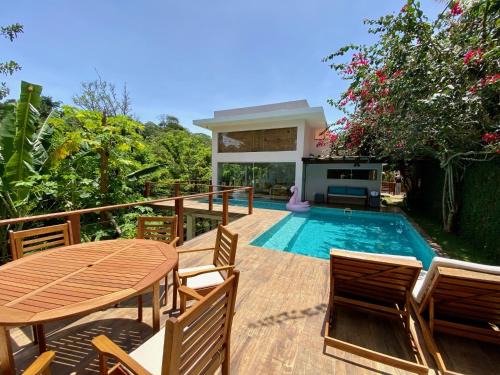 Morro de Sao Paulo House | Idyllic Oceanfront Casa da Linda with Pool & Pet Friendly