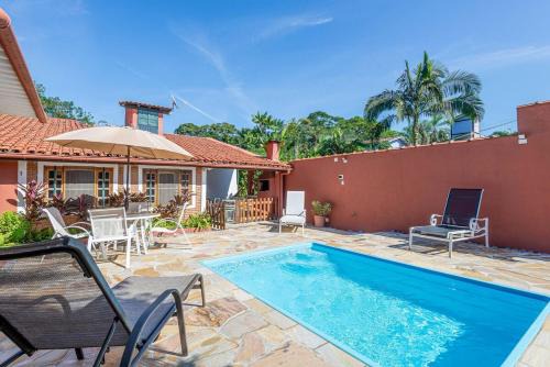 Camburi Villa | Seaside Retreat with Pool, Steps from Camburizinho Beach