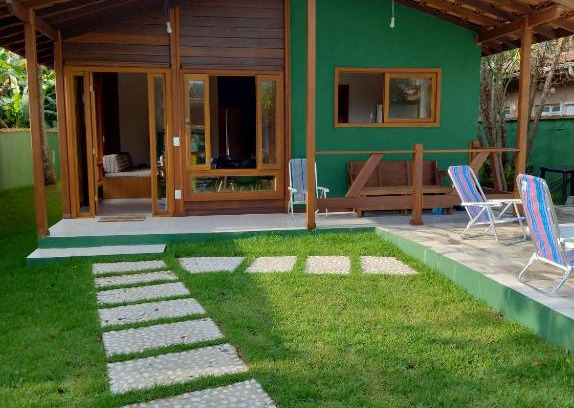 Pereque House | Relax at Casa Nova: Family-Friendly Retreat with Pool