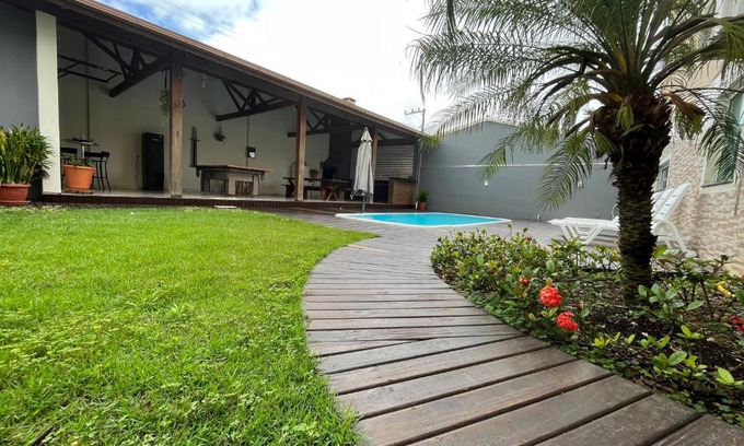 Rio Vermelho Norte House | Pet-Friendly Casa com Piscina: A 10/10 Guest Experience!