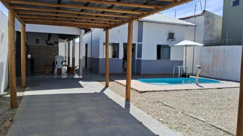 Prado House | Relax at Casa com Piscina: 4-Star Retreat by the Beach