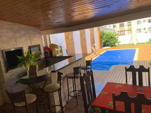 Neva Villa | Relax at Casa com Piscina in Cascavel's Prime Location