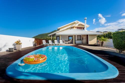 Santinho House | Oceanfront Oasis at Casa com piscina frente ao mar