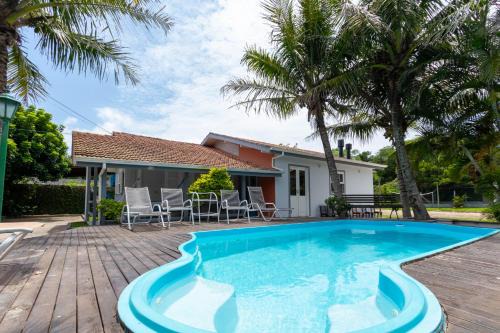 Campeche Leste Villa | Relax at Casa com Piscina: Steps from Campeche Beach