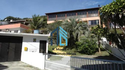 Ingleses Sul House | Casa 16: Steps from the Beach, Family and Pet Friendly