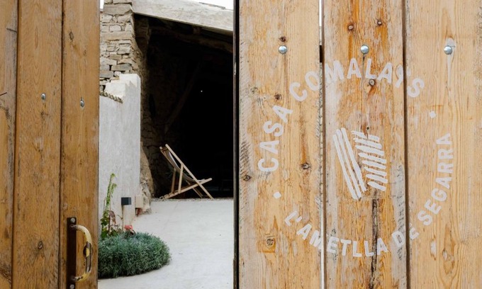 L'Ametlla de Segarra House | Relax at Casa Comalats Enoturisme with Pool & Hot Tub