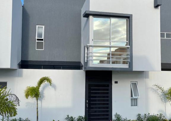 Valle de Banderas House | Pet-Friendly Casa Comoda with Pool & Guest Rated 9.5/10