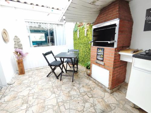 Ossos House | Ideal Getaway: Linda Casa Just 70m from the Beach