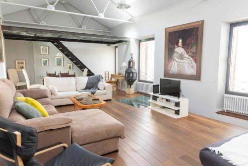 Segovia House | Pet-Friendly Casa bajo el Acueducto with Garage Parking