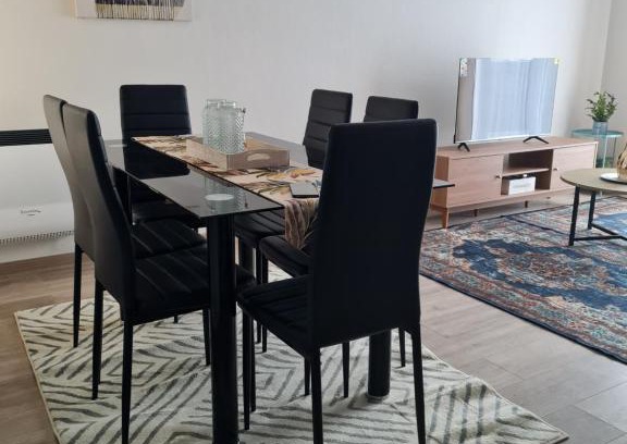 Los Angeles Villa | Ideal Family Retreat Steps from the City Center