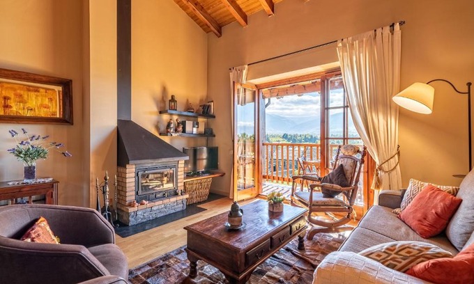 Estavar House | Enchanting Casa in the French Cerdagne with Pool & Pets
