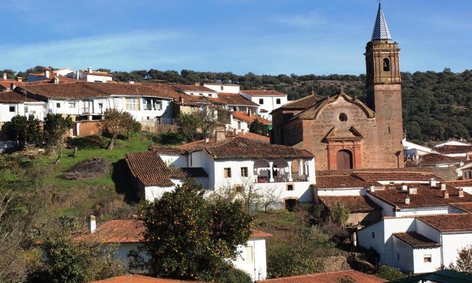 Valdelarco House | Pet-Friendly Casa con Encanto in Valdelarco - Highly Rated