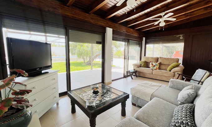 El Palmar Ski Chalet | Beachfront Casa con Encanto for Families and Pets