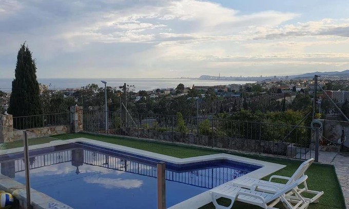 Barcelona House | Casa with Expansive Garden and Breathtaking Views