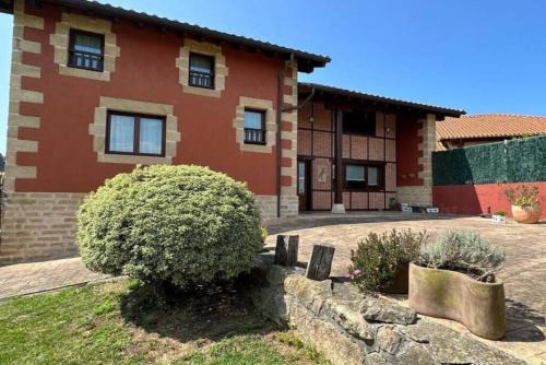 Mompia House | Relaxing Getaway at Casa con Jacuzzi with Hot Tub