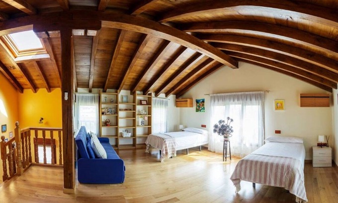 Mompia Ski Chalet | Relaxing House with Hot Tub and Family-Friendly Amenities
