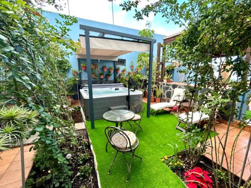 Los Realejos House | Relaxing Casa with Garden and Hot Tub for Memorable Stays