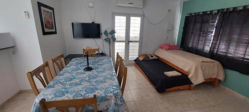 La Rioja House | Inviting CASA CON PILETA Y COCHERA with Pool & 4-Star Comfort