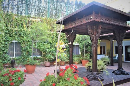 La Paz Apartment | Relax at Casa con Terrazas - 4-Star, Pet-Friendly Retreat