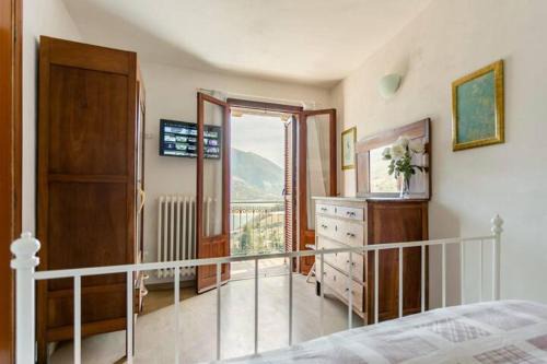Castel di Tora House | CASA CON TERRAZZI: Pet-Friendly Retreat with Ocean Views