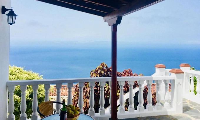 Las Indias Cottage | Cozy Casa with Ocean and Mountain Views, WiFi & BBQ