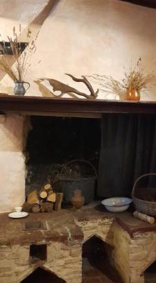 Monteguidi Apartment | Idyllic Casa Contadina: Family-Friendly Stay in Tuscany