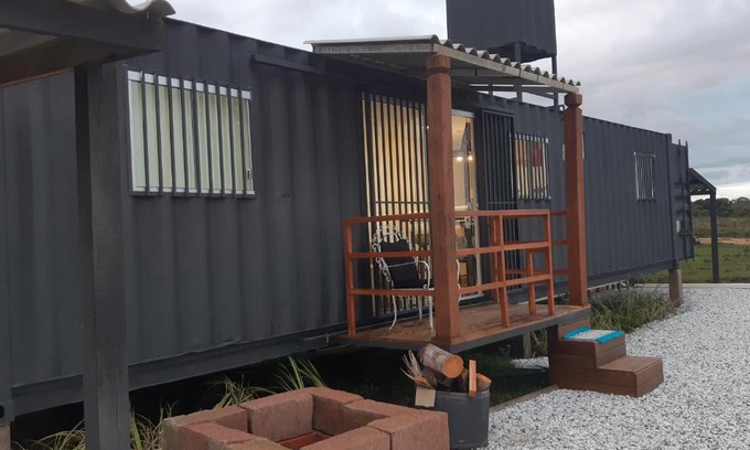 Bage Villa | Eco-Friendly Retreat: Casa Container with Pet & Child Amenities
